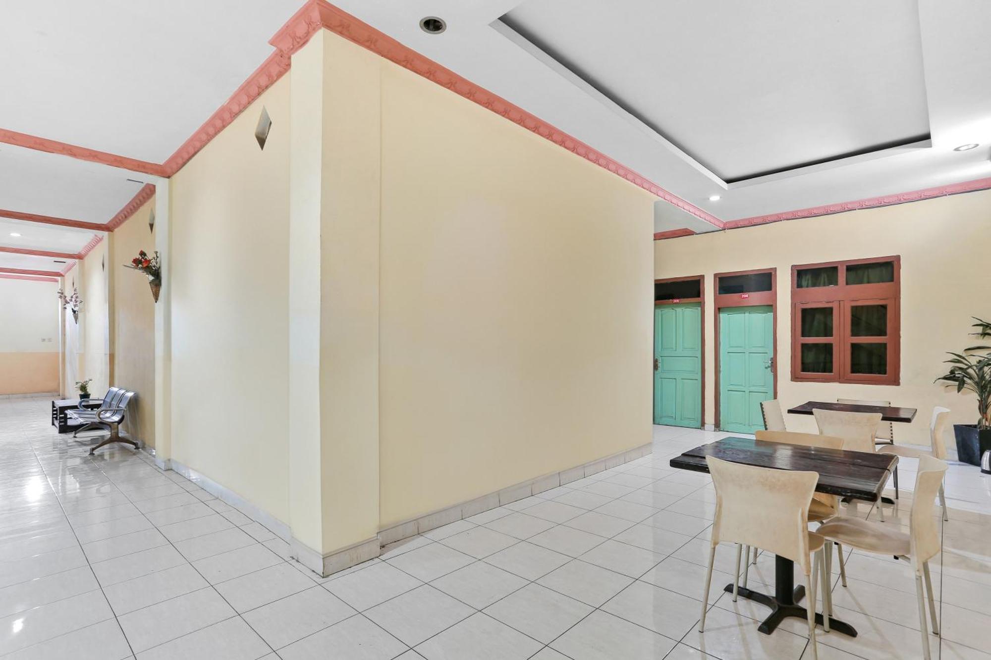 Oyo 93046 Hotel Fortuna Parepare מראה חיצוני תמונה