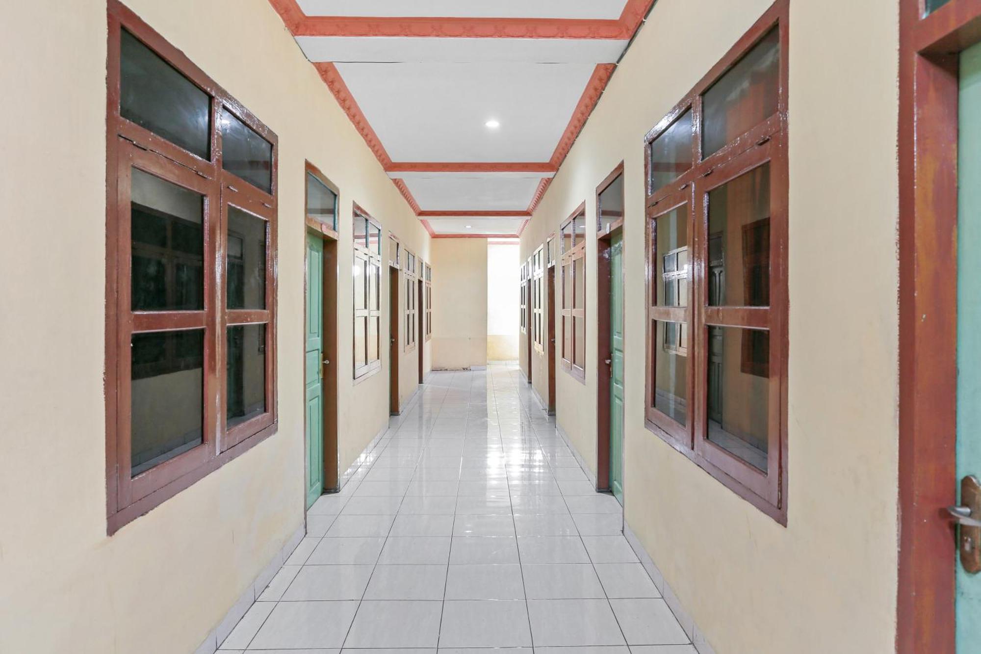Oyo 93046 Hotel Fortuna Parepare מראה חיצוני תמונה