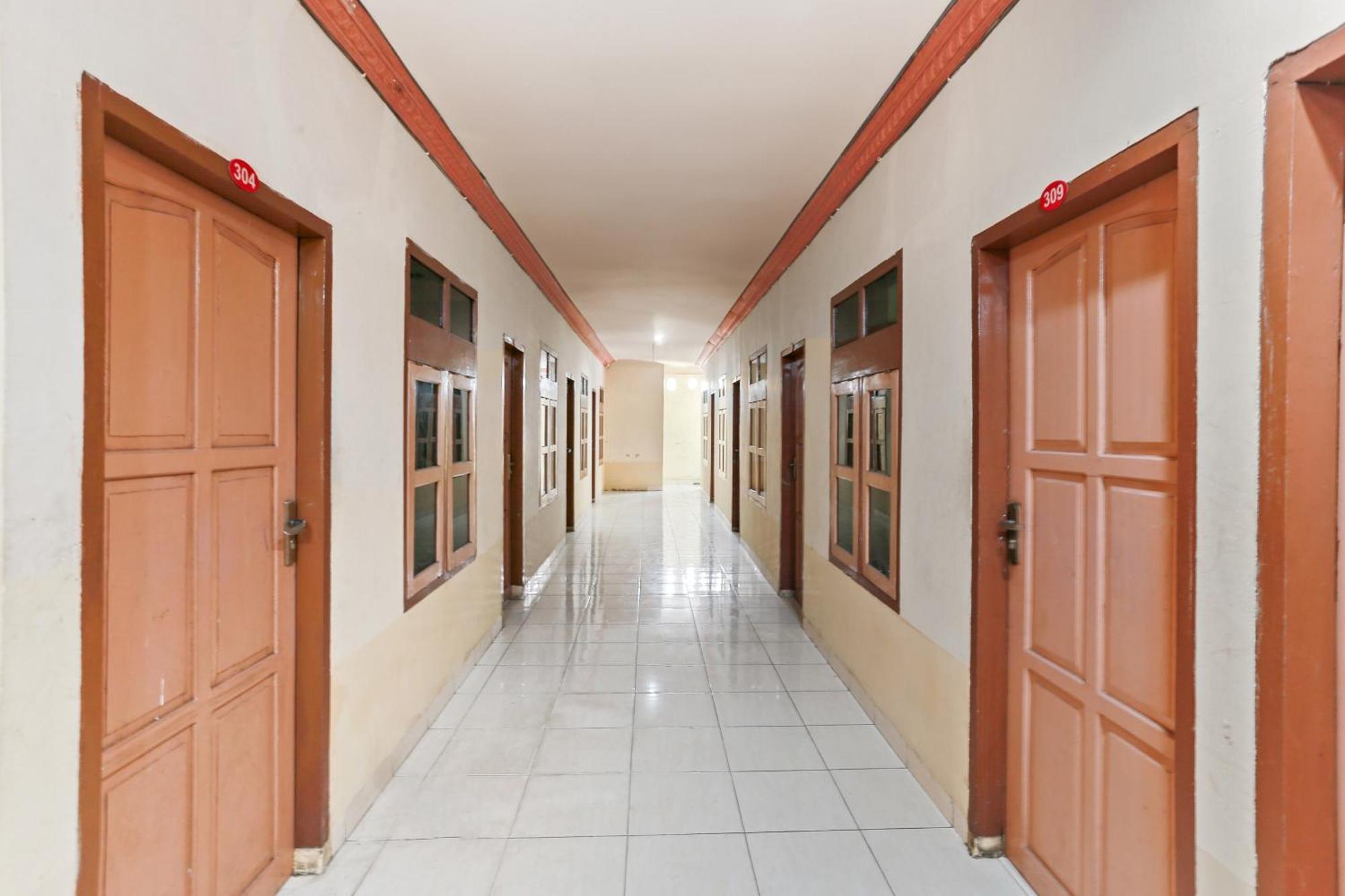 Oyo 93046 Hotel Fortuna Parepare מראה חיצוני תמונה