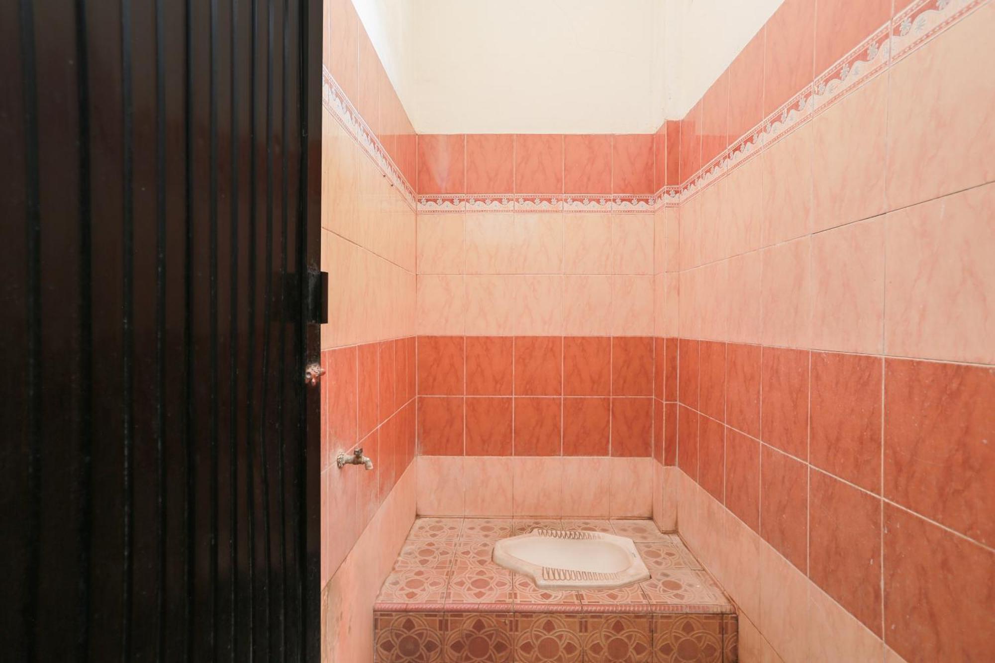 Oyo 93046 Hotel Fortuna Parepare מראה חיצוני תמונה