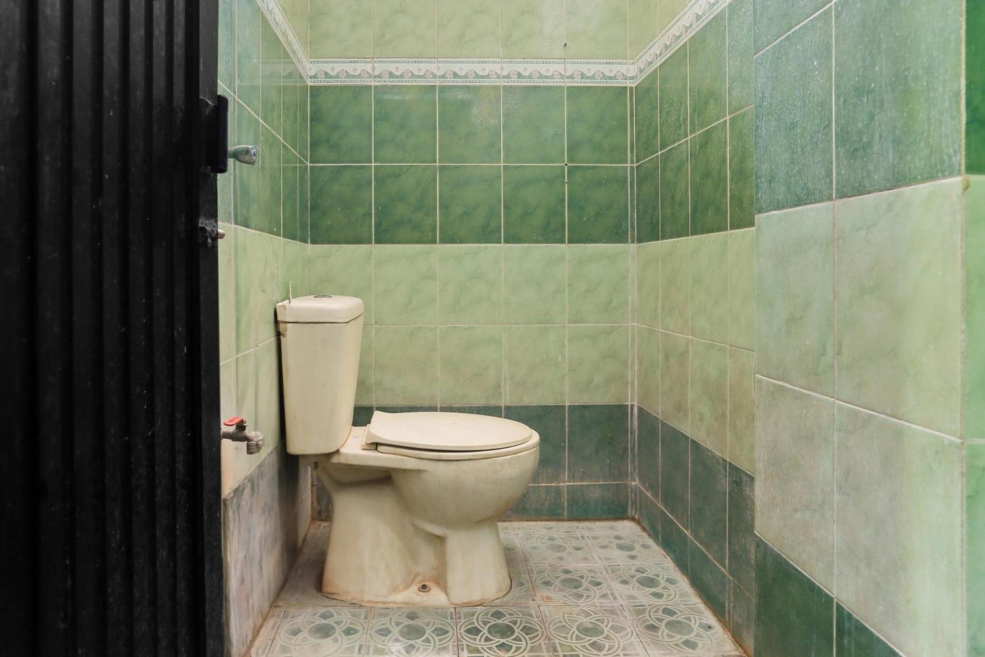 Oyo 93046 Hotel Fortuna Parepare מראה חיצוני תמונה