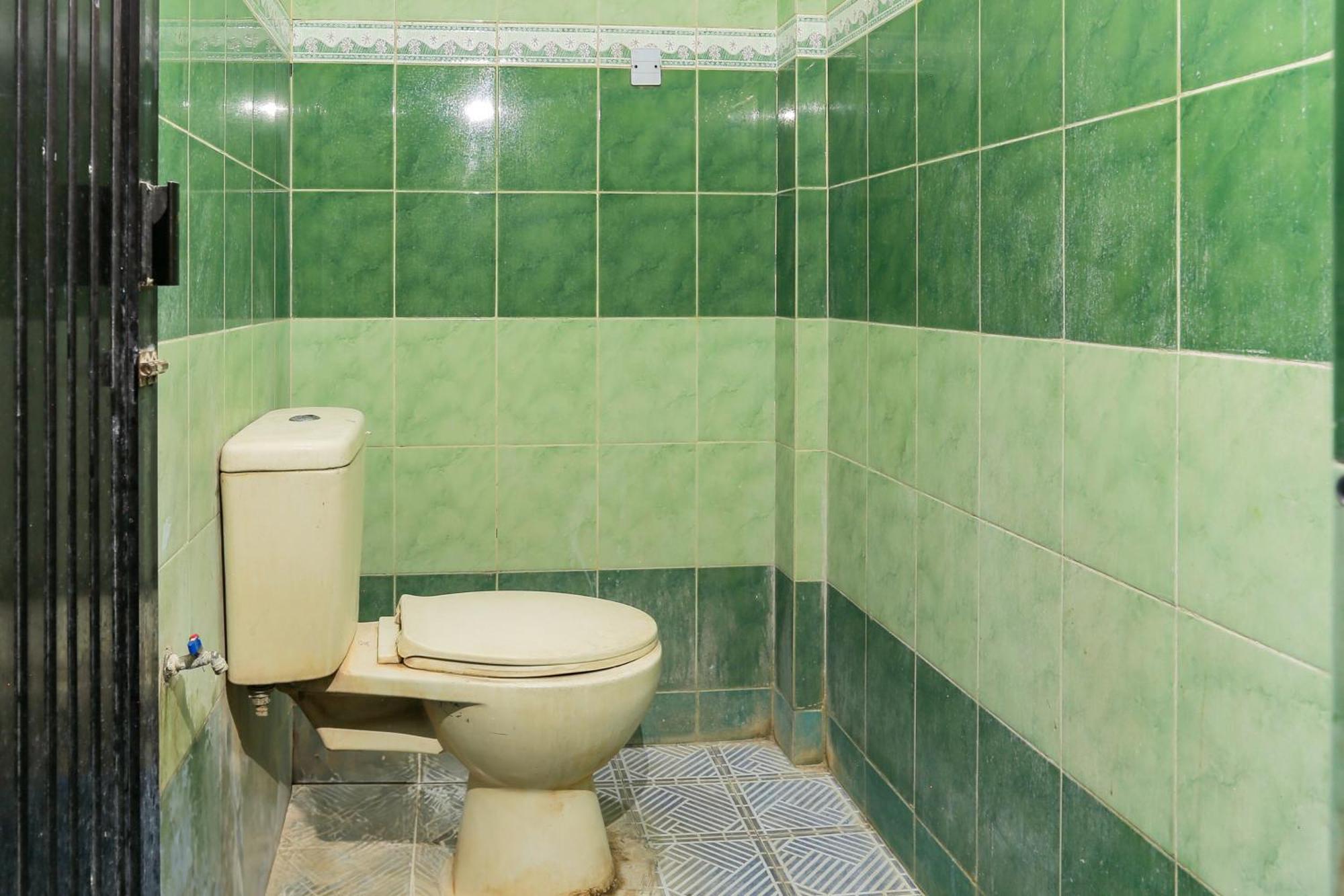 Oyo 93046 Hotel Fortuna Parepare מראה חיצוני תמונה