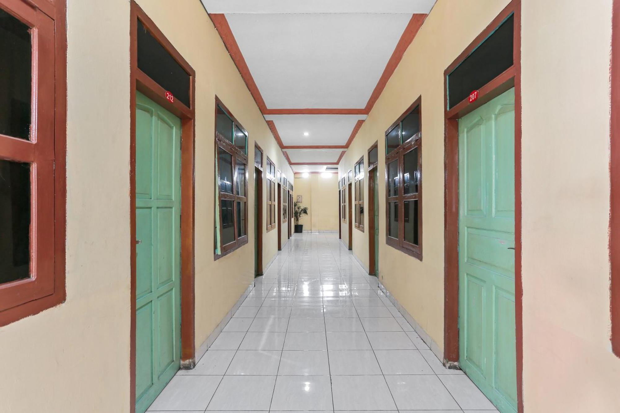 Oyo 93046 Hotel Fortuna Parepare מראה חיצוני תמונה
