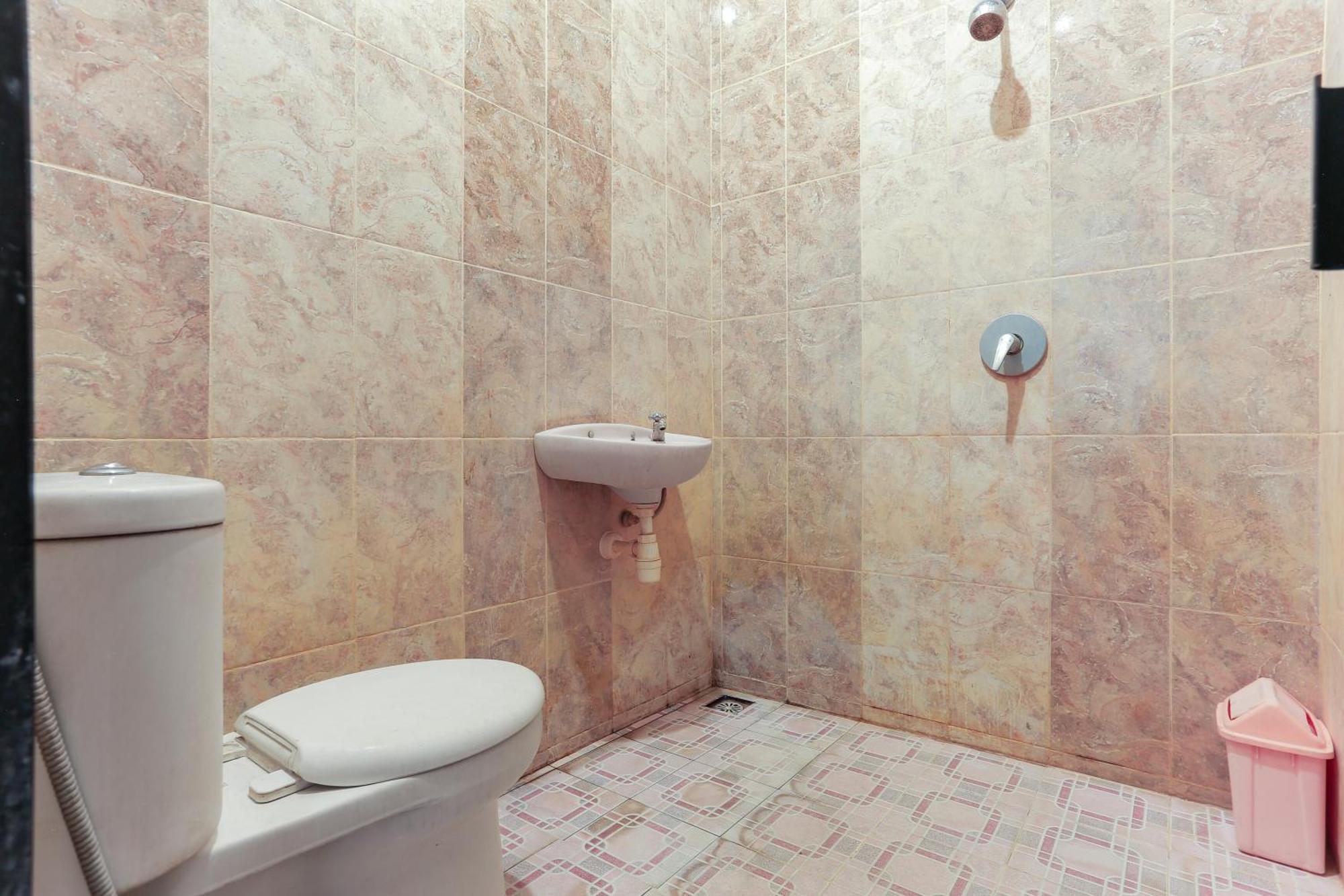 Oyo 93046 Hotel Fortuna Parepare מראה חיצוני תמונה
