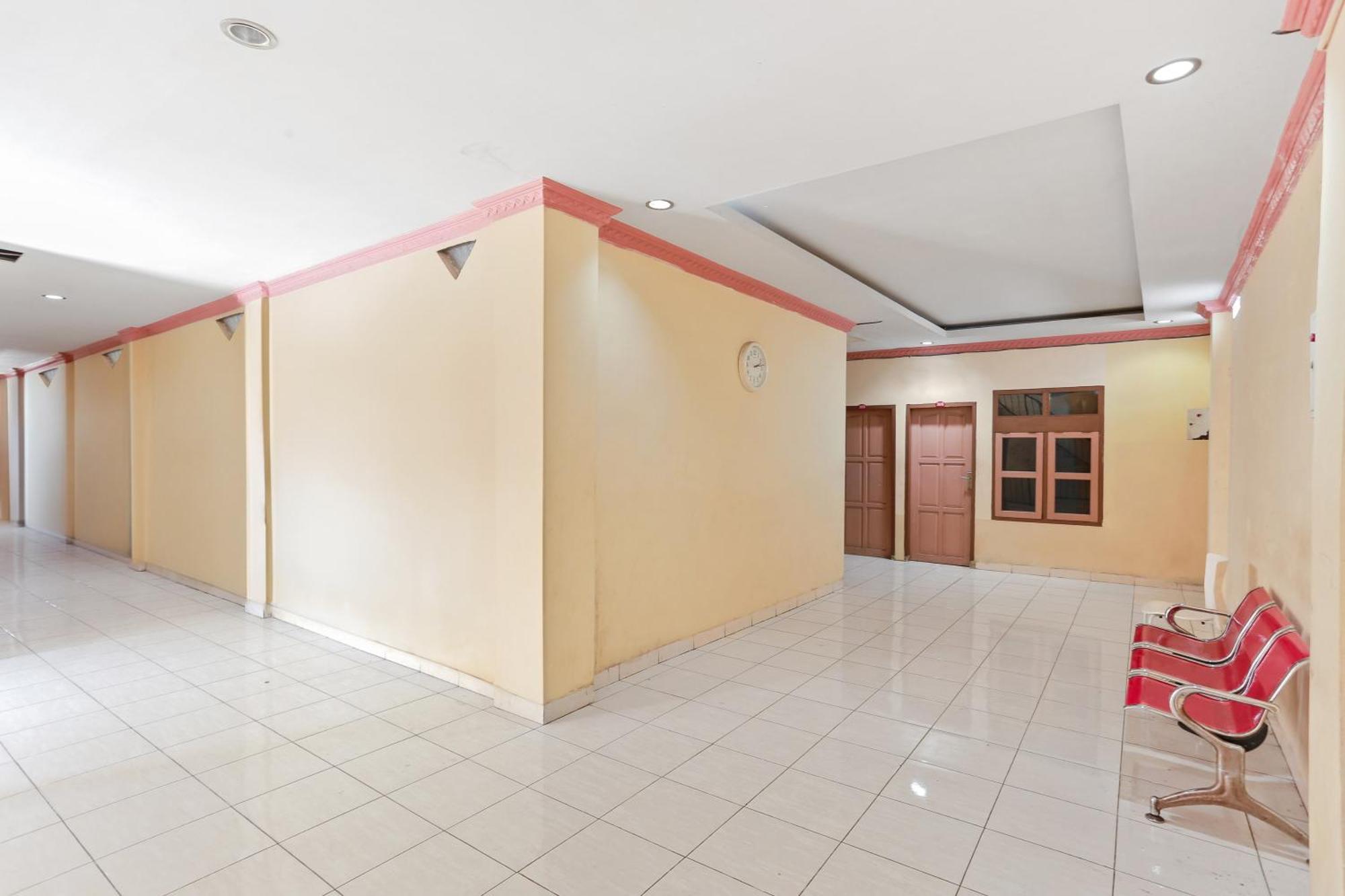 Oyo 93046 Hotel Fortuna Parepare מראה חיצוני תמונה