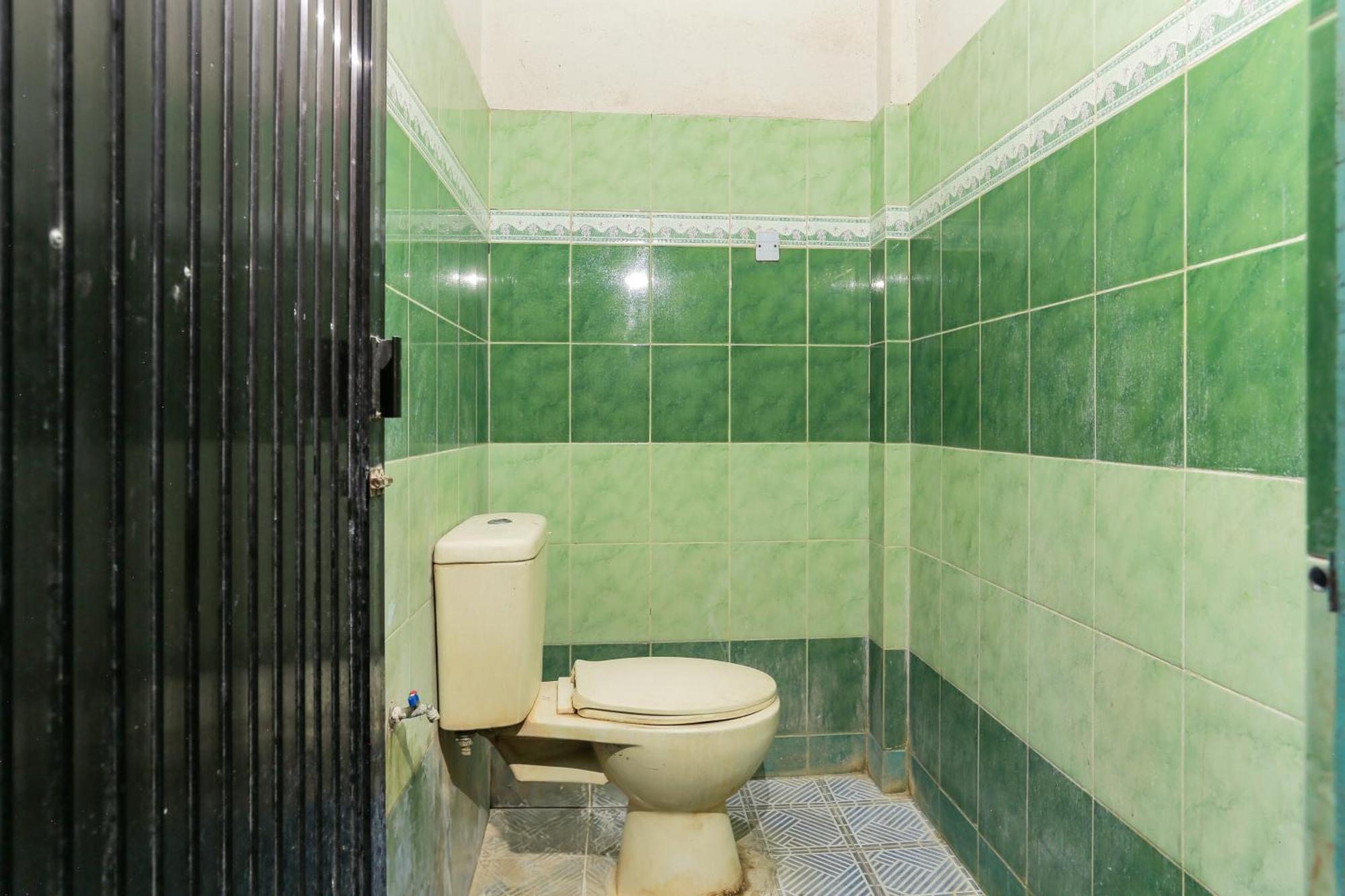 Oyo 93046 Hotel Fortuna Parepare מראה חיצוני תמונה