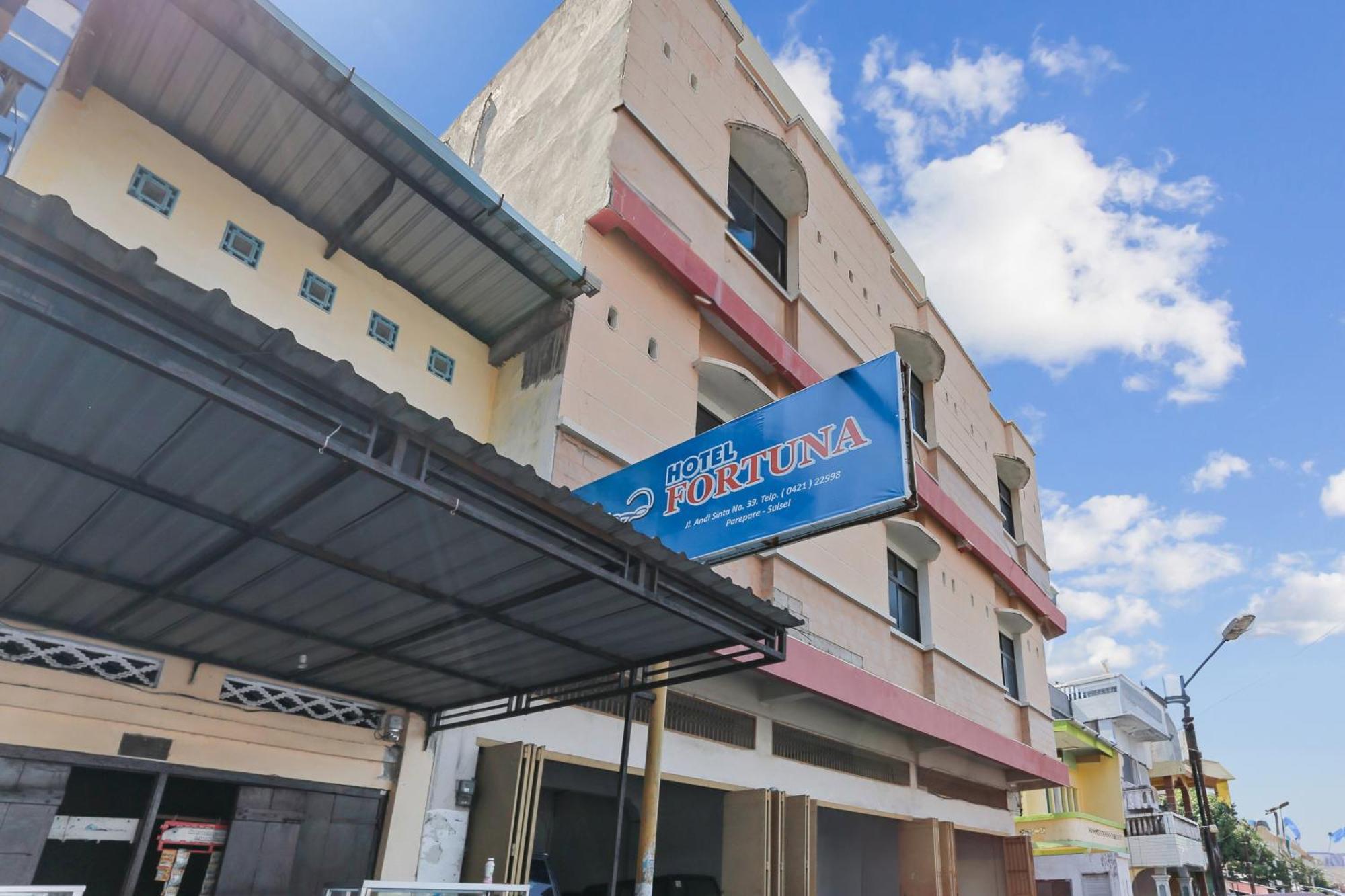 Oyo 93046 Hotel Fortuna Parepare מראה חיצוני תמונה